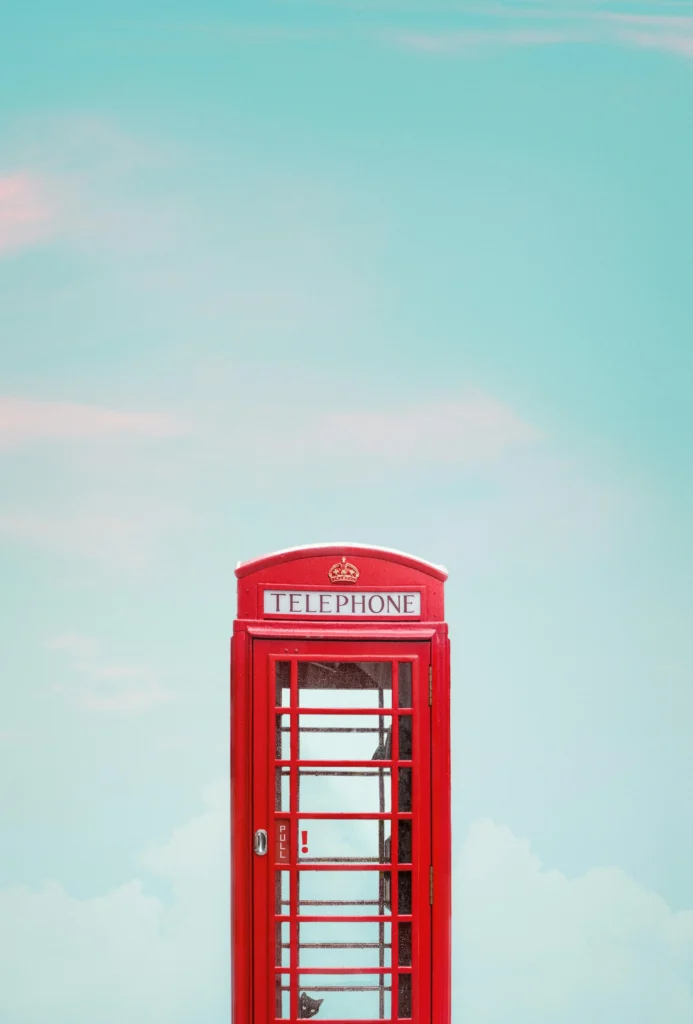 red London telephone box.